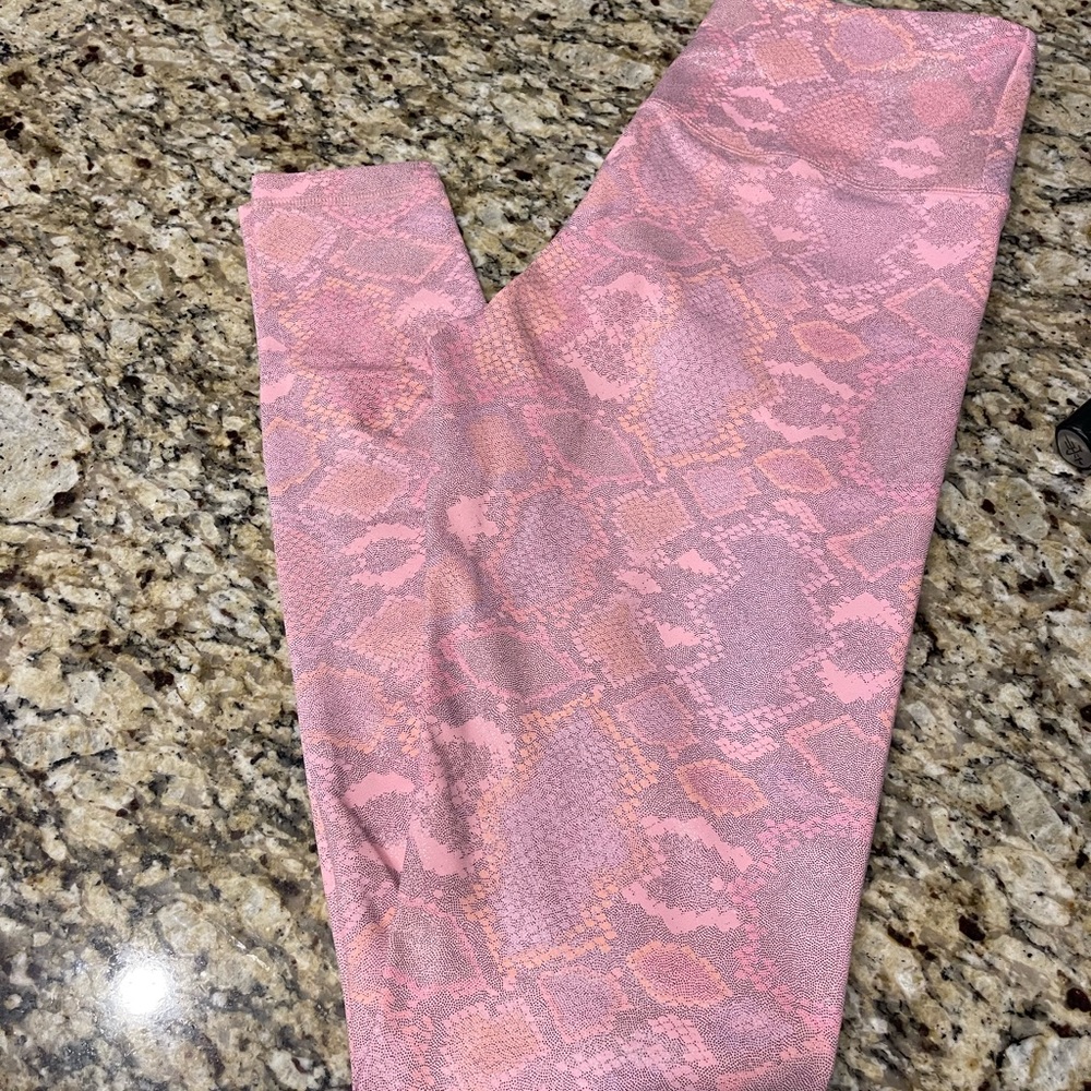 Zyia pink Mojave light and tight high-rise legging 28”